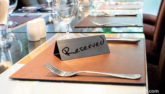 曾與巴菲特約飯的4位華人命途如何（巴菲特最后一次慈善午宴能拍多少錢(qián)）