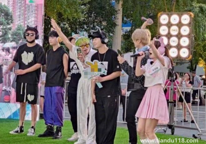 山寨男團錄制惹爭議 楊迪劉維道歉(稱硬實力才是有價值)(圖3) 山寨男團錄制惹爭議 楊迪劉維道歉(稱硬實力才是有價值)(圖3)