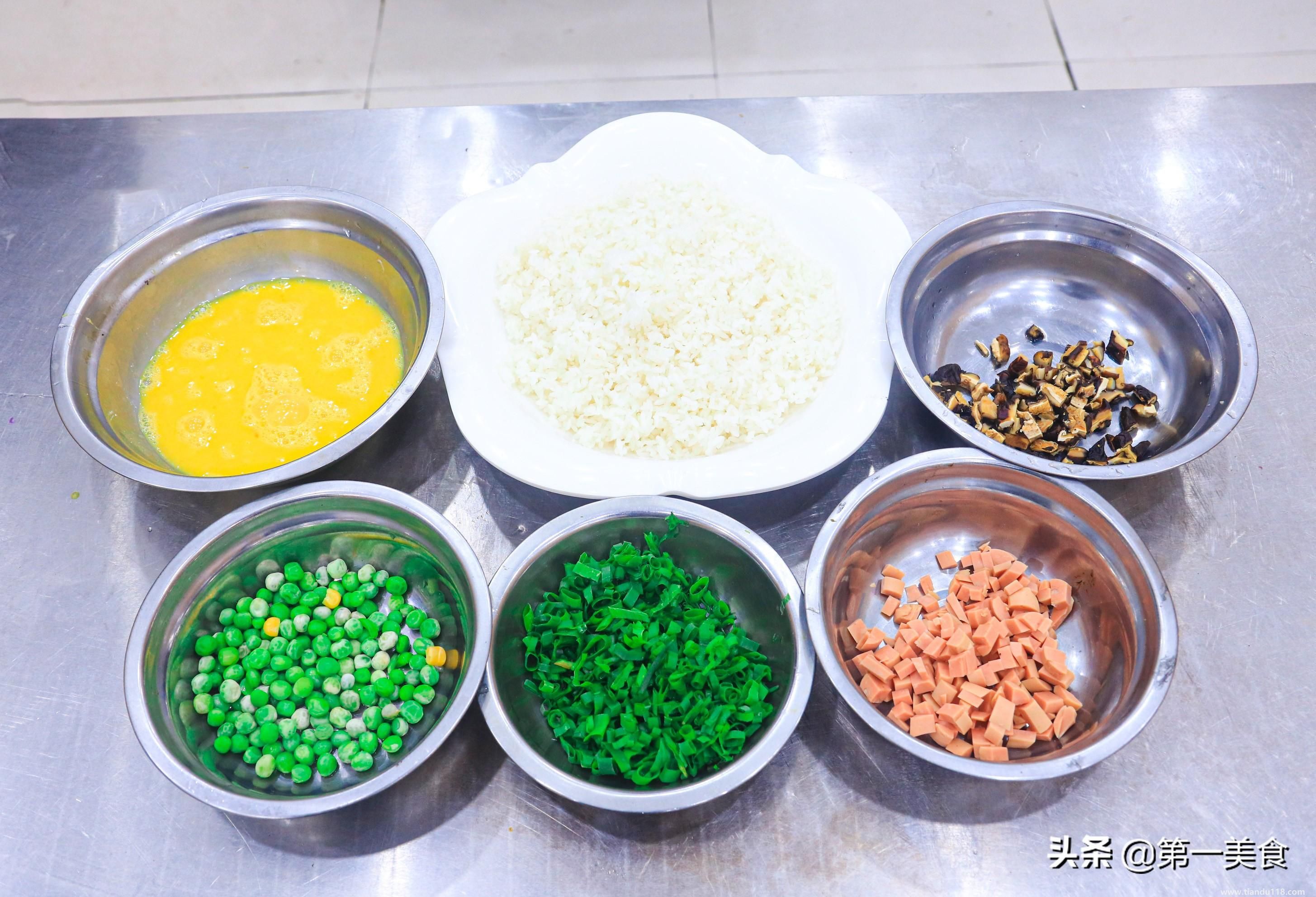 普通蛋炒飯的做法簡單步驟(怎樣做蛋炒飯最好吃)(圖4) 普通蛋炒飯的做法簡單步驟(怎樣做蛋炒飯最好吃)(圖4)