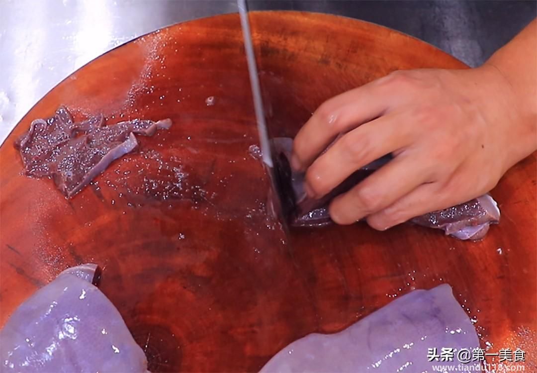 炒豬肝的做法(新鮮豬肝怎么炒好吃)(圖3) 炒豬肝的做法(新鮮豬肝怎么炒好吃)(圖3)