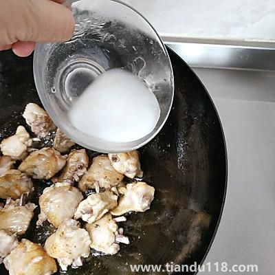 三杯雞的做法(三杯雞怎么做)(圖8) 三杯雞的做法(三杯雞怎么做)(圖8)