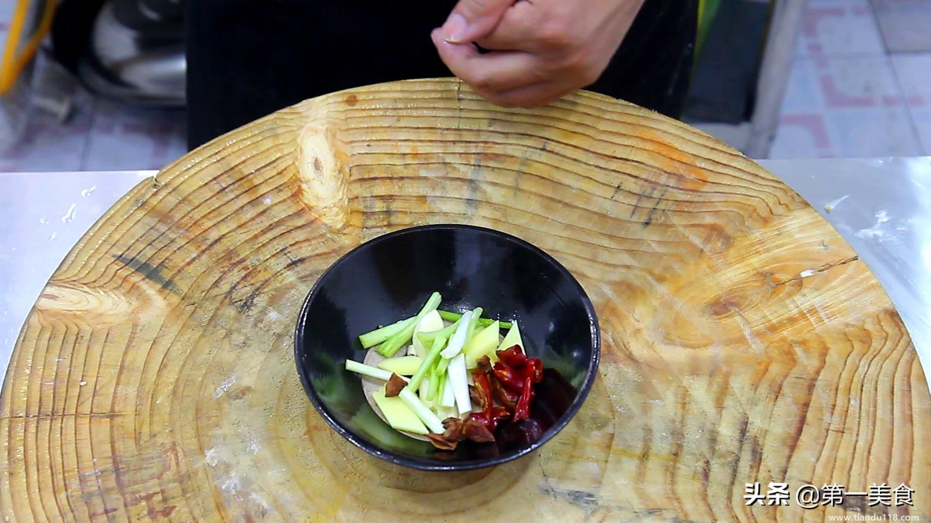 紅燒帶魚的做法(紅燒帶魚怎么做)(圖2) 紅燒帶魚的做法(紅燒帶魚怎么做)(圖2)