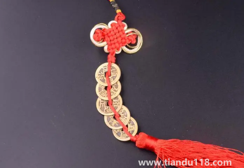 兩家門對門五帝錢掛在哪里最好(招財五帝錢什么時候掛最好)(圖2) 兩家門對門五帝錢掛在哪里最好2