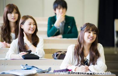 大學寢室關(guān)系不好很壓抑怎么辦2