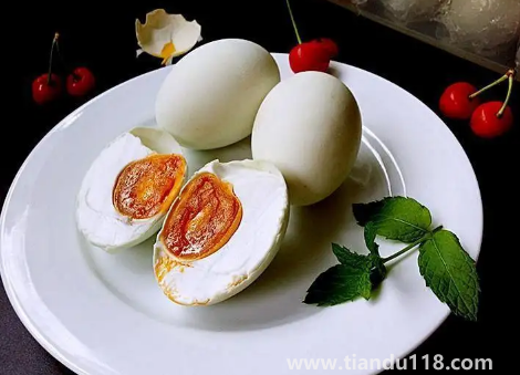 咸鴨蛋搭配什么東西好吃又營養(yǎng)(咸鴨蛋不能和什么一起吃)(圖3) 咸鴨蛋搭配什么東西好吃又營養(yǎng)3