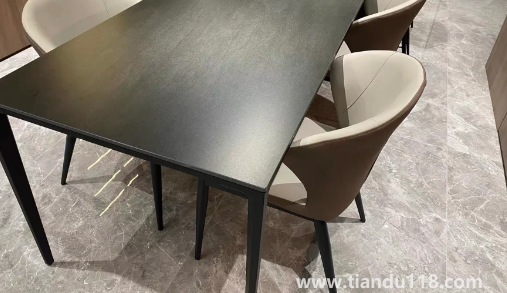 網(wǎng)上購買的德利豐巖板正品嗎(德利豐巖板餐桌怎樣才能避免入誤區(qū))(圖3) 網(wǎng)上購買的德利豐巖板正品嗎3