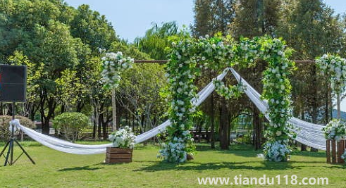 結(jié)婚早上6-7時出門過門是幾點(結(jié)婚進門出時間怎么算)(圖1) 結(jié)婚早上6-7時出門過門是幾點1