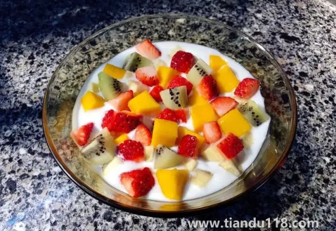 水果撈一份大概多少錢(水果撈的做法)(圖2) 水果撈一份大概多少錢2