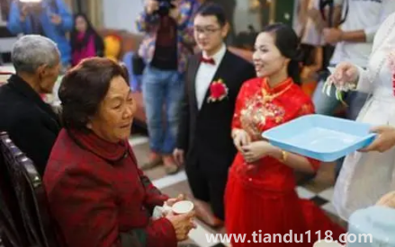 新郎接親要帶什么東西(接親的人數(shù)如何定)(圖2) 新郎接親要帶什么東西2