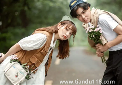 新郎接親要帶什么東西(接親的人數(shù)如何定)(圖1) 新郎接親要帶什么東西1