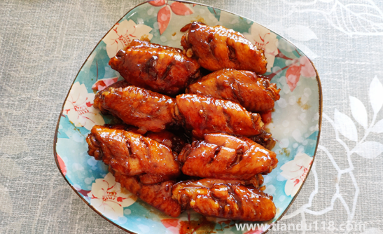可樂雞翅的制作方法用放鹽嗎（可樂雞翅放多少鹽最合適）