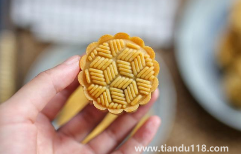 月餅可以用空氣炸鍋?zhàn)鰡幔ㄔ嘛炓话闶鞘裁床牧献龅模?圖2) 月餅可以用空氣炸鍋?zhàn)鰡?