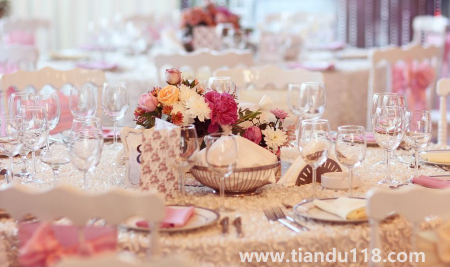 訂婚宴是男方請還是女方請(訂婚需要注意哪些事項)(圖1) 訂婚宴是男方請還是女方請1