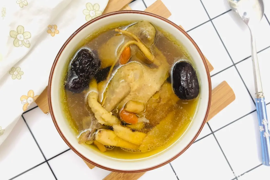 鴿子怎么燉湯好喝又營(yíng)養(yǎng)(鴿子燉湯有什么技巧)(圖2) 鴿子怎么燉湯好喝又營(yíng)養(yǎng)2