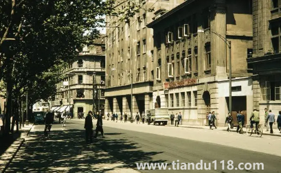 上海10月份能穿短袖嗎(上海10月份穿什么合適)(圖1) 上海10月份能穿短袖嗎1