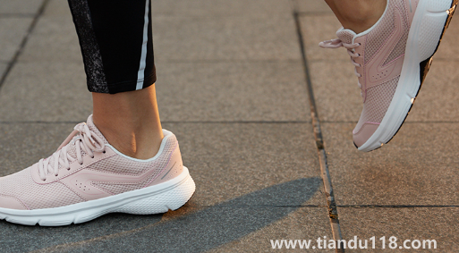 網(wǎng)面鞋破洞了怎么補救(網(wǎng)面鞋破洞了屬于質(zhì)量問題嗎)(圖2) 網(wǎng)面鞋破洞了怎么補救2