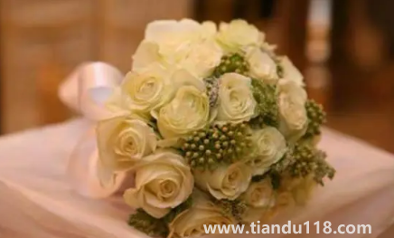 男方娶親當天手捧花必須要準備嗎(男方娶親當天要注意什么)(圖1) 男方娶親當天手捧花必須要準備嗎1