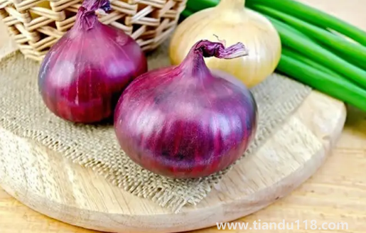 洋蔥發(fā)芽長苗了還能吃嗎(洋蔥怎么保存不發(fā)芽)(圖2) 洋蔥發(fā)芽長苗了還能吃嗎2