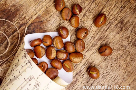 新鮮板栗直接冷凍還是煮熟冷凍好（新鮮板栗怎么吃比較好）