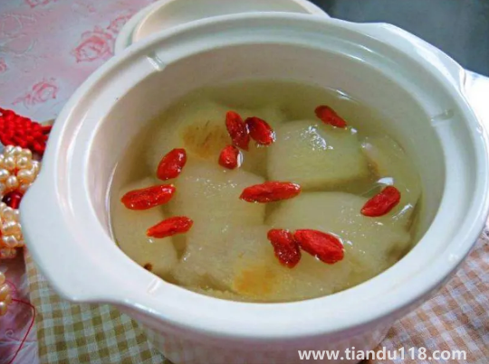 煮梨水是帶皮煮還是不帶皮煮(煮梨水喝有什么好處)(圖3) 煮梨水是帶皮煮還是不帶皮煮3