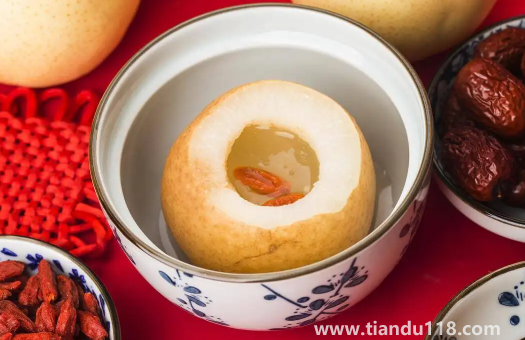 煮梨水是帶皮煮還是不帶皮煮(煮梨水喝有什么好處)(圖1) 煮梨水是帶皮煮還是不帶皮煮1