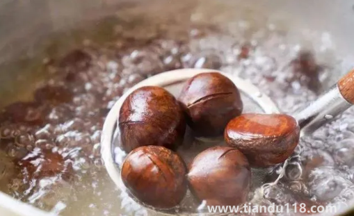 水煮板栗放糖還是放鹽好吃(水煮板栗要開口嗎)(圖3) 水煮板栗放糖還是放鹽好吃3