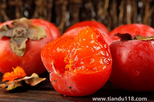 火葫蘆柿子和火晶柿子是一個(gè)品種嗎(柿子怎么挑選)(圖1) 火葫蘆柿子和火晶柿子是一個(gè)品種嗎1