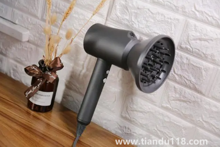 吹風(fēng)機(jī)有必要買貴的嗎(吹風(fēng)機(jī)哪個品牌好適合家用)(圖2) 吹風(fēng)機(jī)有必要買貴的嗎2