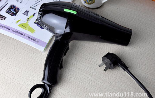 吹風(fēng)機(jī)有必要買貴的嗎(吹風(fēng)機(jī)哪個品牌好適合家用)(圖3) 吹風(fēng)機(jī)有必要買貴的嗎3