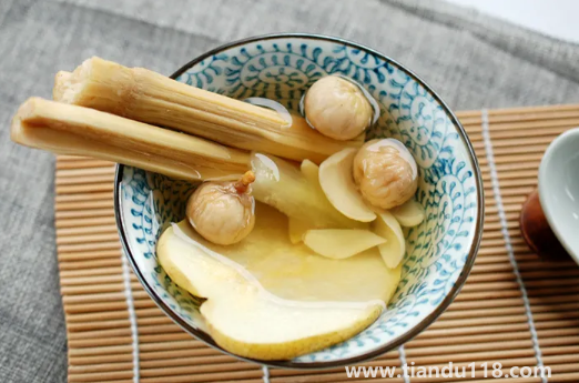 甘蔗煮水是清火的還是上火的(甘蔗煮水的禁忌)(圖1) 甘蔗煮水是清火的還是上火的1