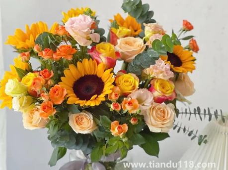 網(wǎng)上買的鮮花先去葉子還是先醒花(醒花時哪些是要注意的)(圖1) 網(wǎng)上買的鮮花先去葉子還是先醒花1