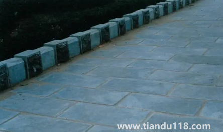 鎮(zhèn)宅用天然青石好嗎(青石怎樣才能在家中擺放)(圖1) 鎮(zhèn)宅用天然青石好嗎1