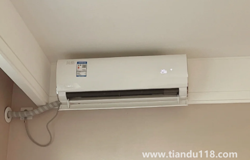 外面風(fēng)大空調(diào)內(nèi)機為什么咚咚響(空調(diào)掛機怎樣掛在墻上)(圖2) 外面風(fēng)大空調(diào)內(nèi)機為什么咚咚響2
