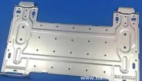 外面風(fēng)大空調(diào)內(nèi)機為什么咚咚響(空調(diào)掛機怎樣掛在墻上)(圖3) 外面風(fēng)大空調(diào)內(nèi)機為什么咚咚響3