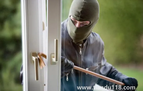 小偷進屋偷吃過期食品死了誰負責(小偷經(jīng)常半夜幾點偷東西)(圖1) 小偷進屋偷吃過期食品死了誰負責1