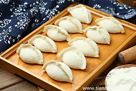 剛包好的餃子如何保存在冰箱(餃子能凍多久)(圖1) 剛包好的餃子如何保存在冰箱1