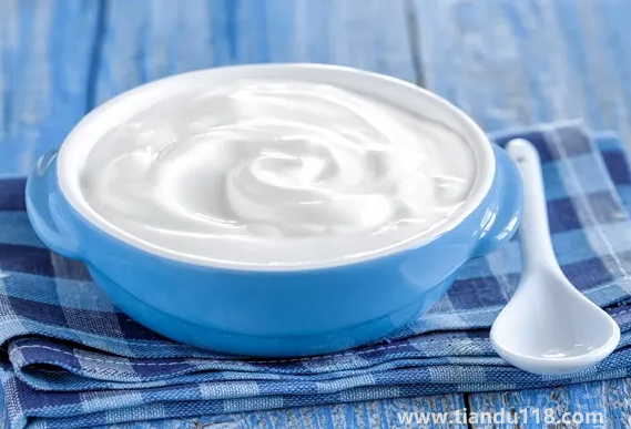 奶油是雞蛋清打出來(lái)的嗎（雞蛋清怎么打發(fā)成奶油狀）