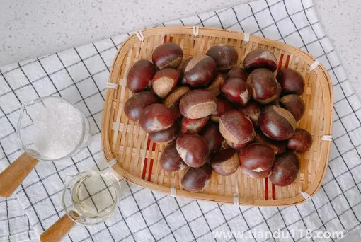 煮板栗為什么要加鹽（煮板栗怎么做好吃）