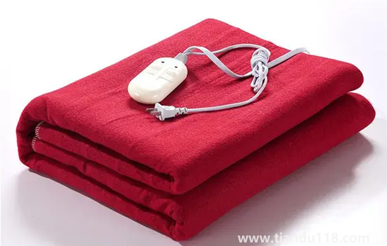 電熱毯被煙頭燙個洞還能用嗎(電熱毯使用注意事項)(圖3) 電熱毯被煙頭燙個洞還能用嗎3