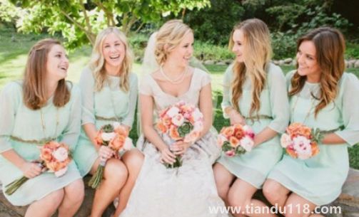 伴娘服是租好還是買好(伴娘服一般都穿什么鞋子合適)(圖3) 伴娘服是租好還是買好3