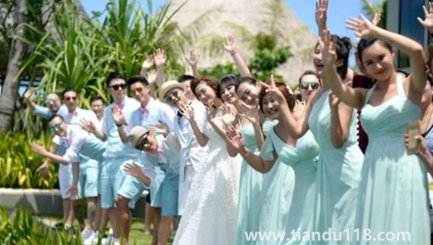 伴娘服是新娘買還是自己買(伴娘服要穿一天嗎)(圖2) 伴娘服是新娘買還是自己買2