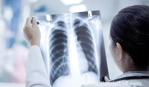 白肺的一個(gè)明顯表現(xiàn)是氣緊還是氣松（老人得了白肺還有救嗎）