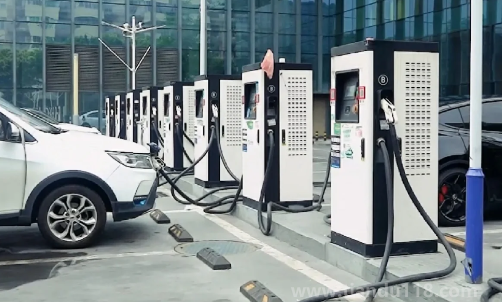 慢充充電樁充滿要多久（汽車充電樁是220v還是380v）