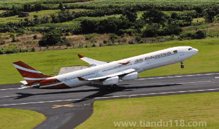 坐飛機穿長筒靴脫掉后有拖鞋嗎（坐飛機什么鞋需要過安檢）