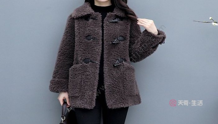 牛角扣大衣適合年齡 牛角扣大衣適合人群(圖3) 牛角扣大衣適合年齡