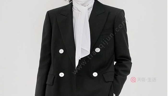 微胖的人適合穿小西裝嗎 微胖型穿什么西服(圖4) 微胖的人適合穿小西裝嗎